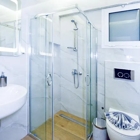 公寓 Astoria 2, Rhodes Center - Brand New Bathroom *